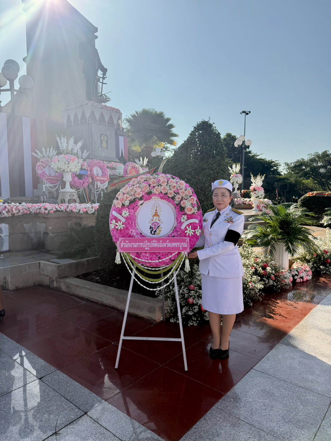 title - สำนักงานการปฏิรูปที่ดินจังหวัดเพชรบูรณ์ ร่วมพิธีวางพวงมาลา เนื่องในวันปิยมหาราช ประจำปี 2569